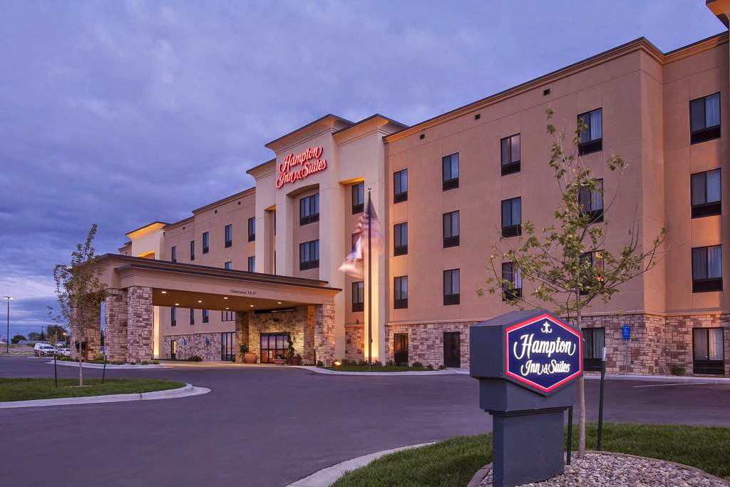Hampton-Inn-and-Suites-Williston-ND-01 Delta Stucco
